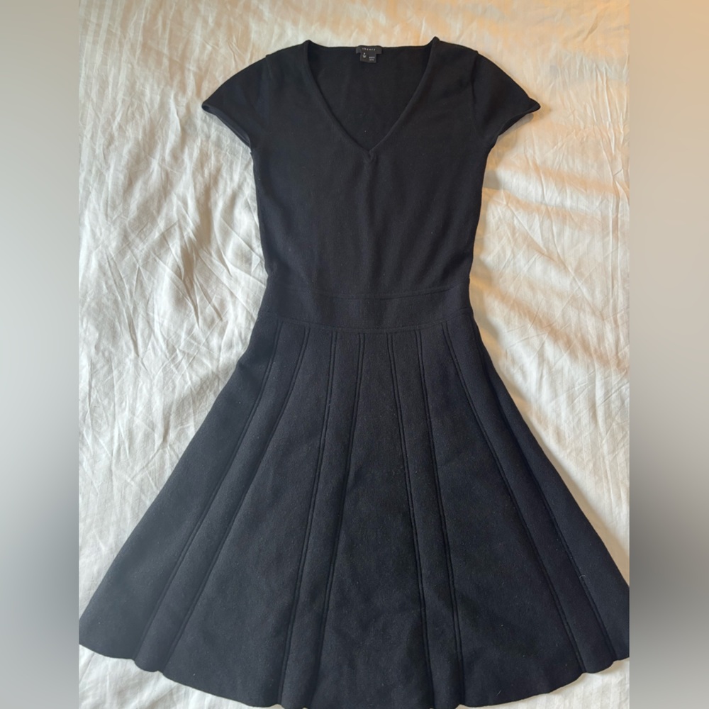 ✨ Flattering Theory Black Wool-Blend Dress ✨
